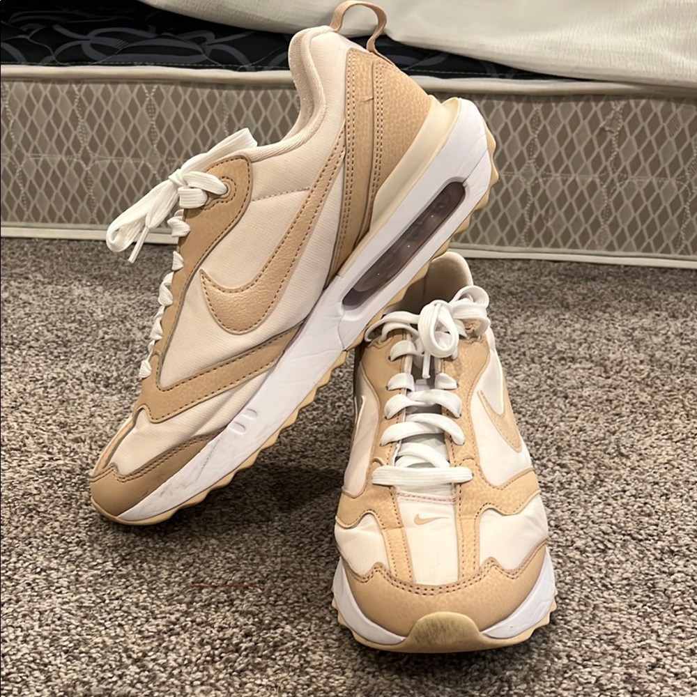 Nike Air Max Dawn : W10